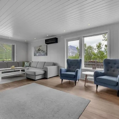 Four Bedroom House With Sauna In The Lyngen Alps *
