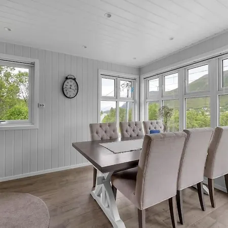 Holiday home Four Bedroom House With Sauna In The Lyngen Alps