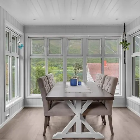 Four Bedroom House With Sauna In The Lyngen Alps