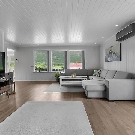 Four Bedroom House With Sauna In The Lyngen Alps * Straumen (Troms)