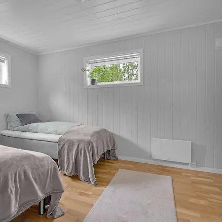 Four Bedroom House With Sauna In The Lyngen Alps بيت للعطل Straumen (Troms)