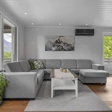 Four Bedroom House With Sauna In The Lyngen Alps بيت للعطل *