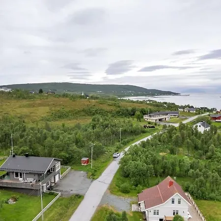 Four Bedroom House With Sauna In The Lyngen Alps بيت للعطل